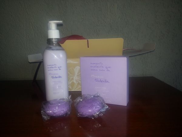 Kit Tododia Ameixa e frésia + sabonetes em barra 4unid. 50g